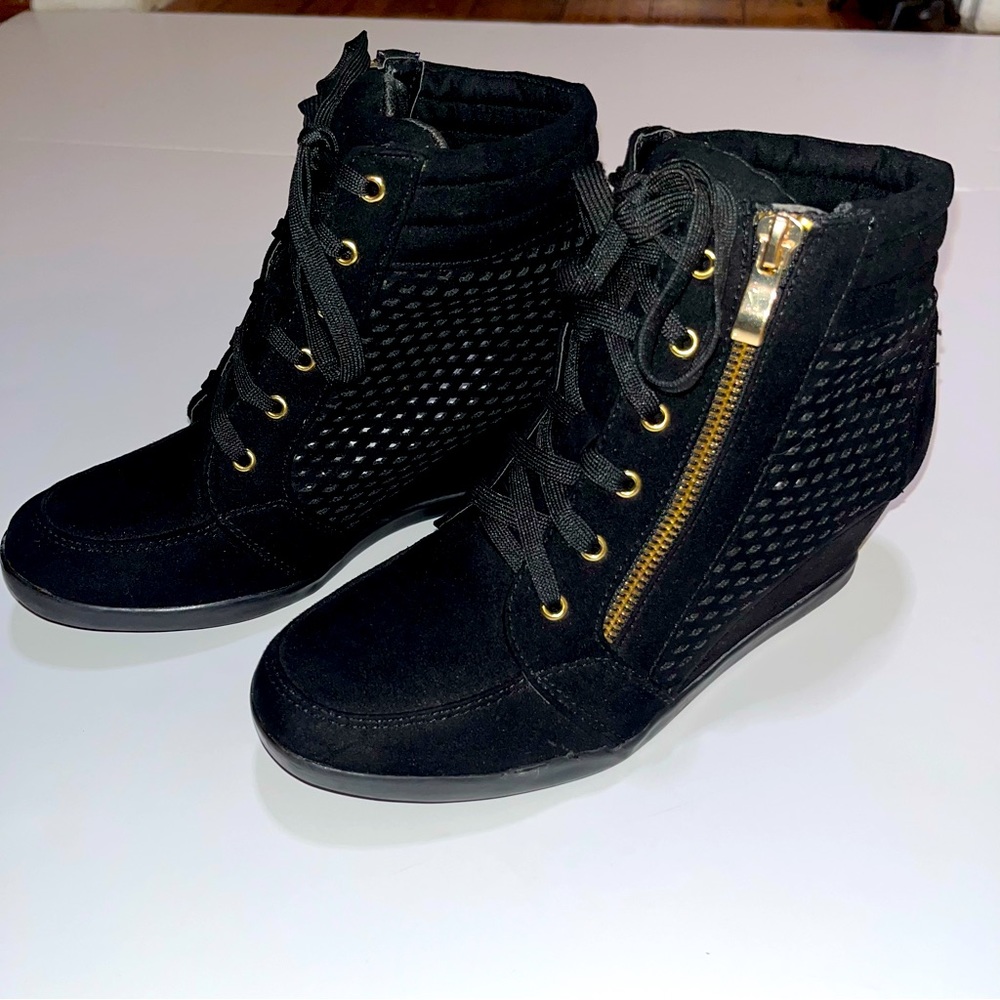 FOREVER Lace Up Ankle Booties Size 7 EUC